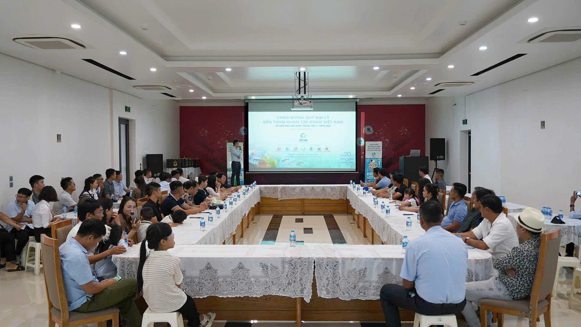 CHÀO MỪNG QUÝ ĐẠI LÝ THAM QUAN VĂN PHÒNG, NHÀ MÁY CỦA VIET ANH GROUP