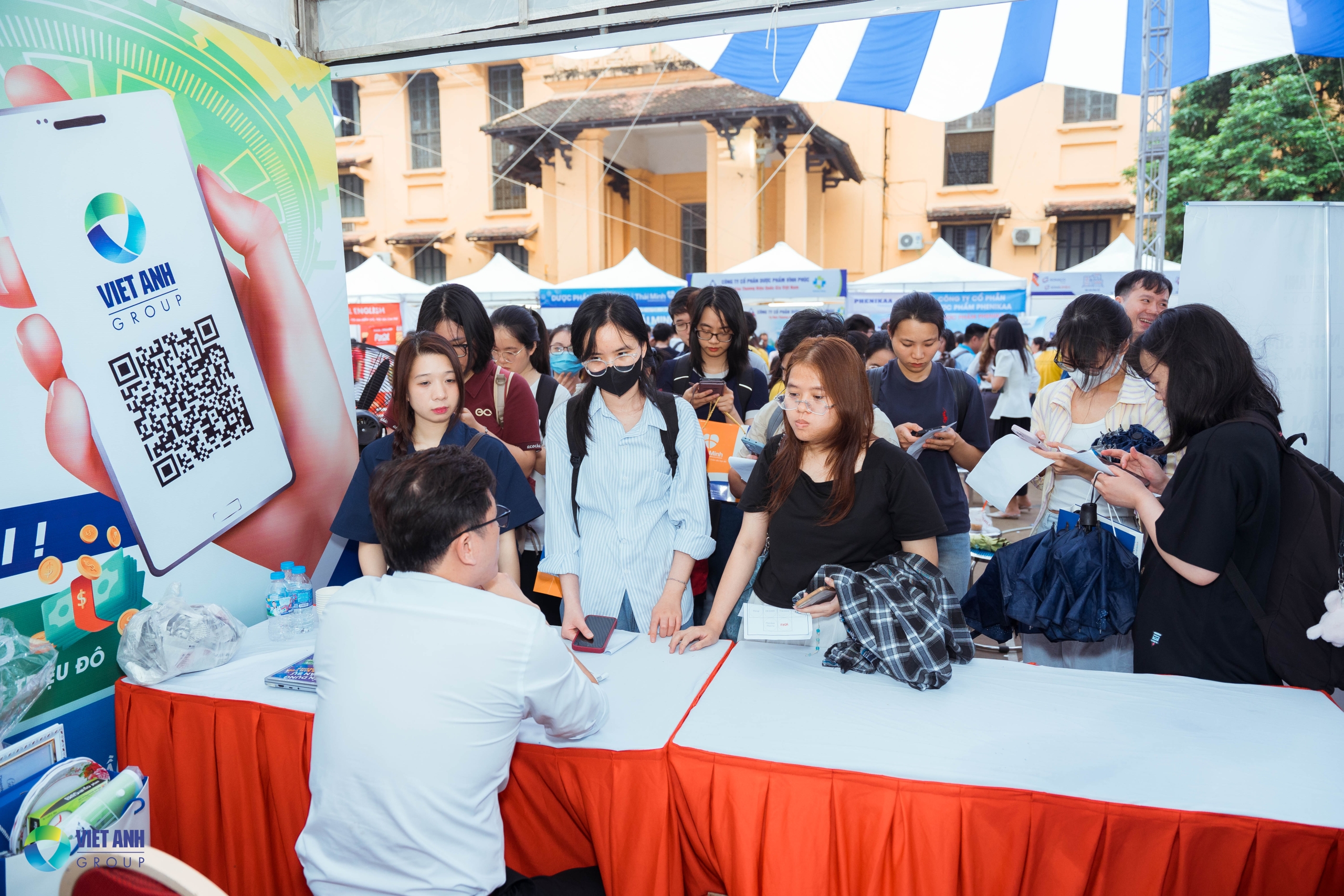 VIET ANH GROUP TẠI NGÀY HỘI VIỆC LÀM ĐH DƯỢC HÀ NỘI 2026: ĐÓ LÀ CƠ HỘI THẬT!