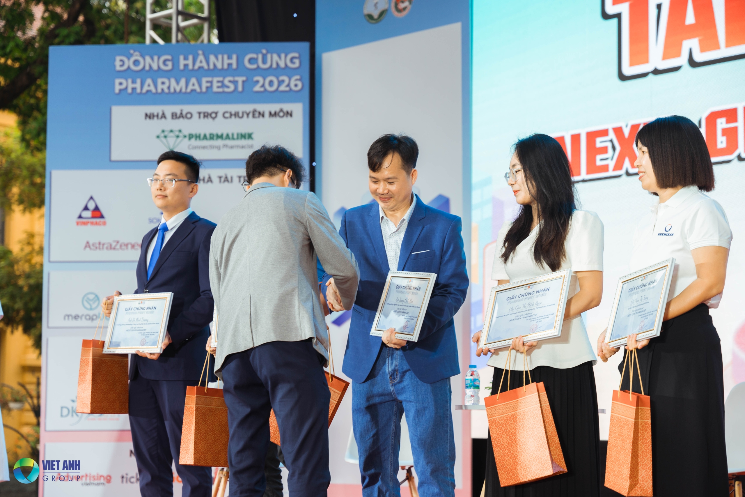 VIET ANH GROUP TẠI NGÀY HỘI VIỆC LÀM ĐH DƯỢC HÀ NỘI 2026: ĐÓ LÀ CƠ HỘI THẬT!